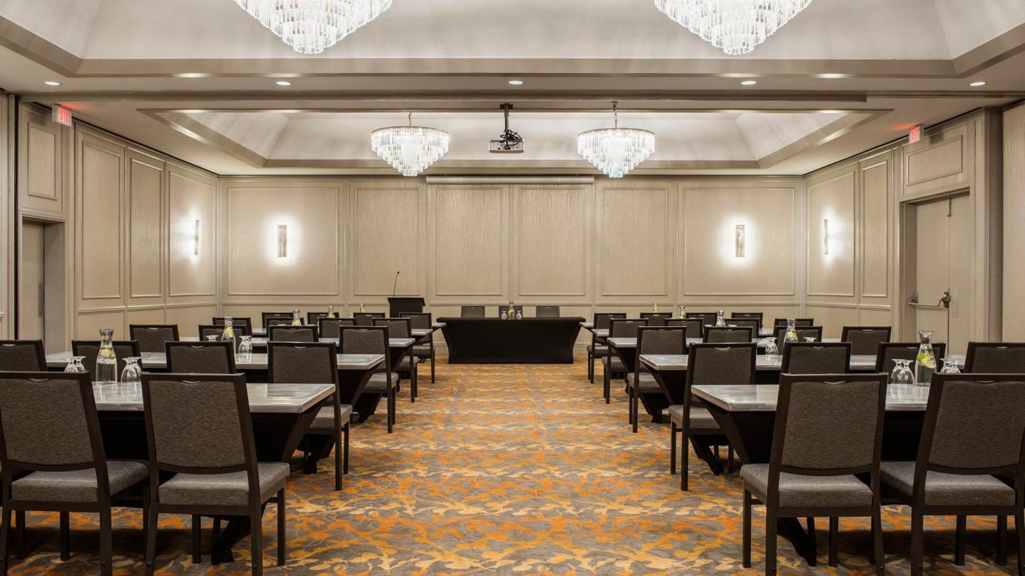Holiday Inn Winnipeg-South By Ihg Exterior photo