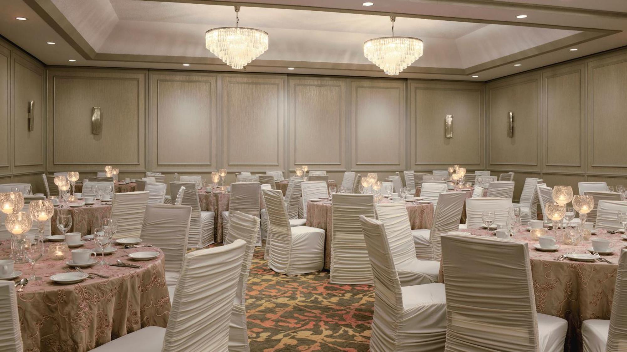 Holiday Inn Winnipeg-South By Ihg Exterior photo