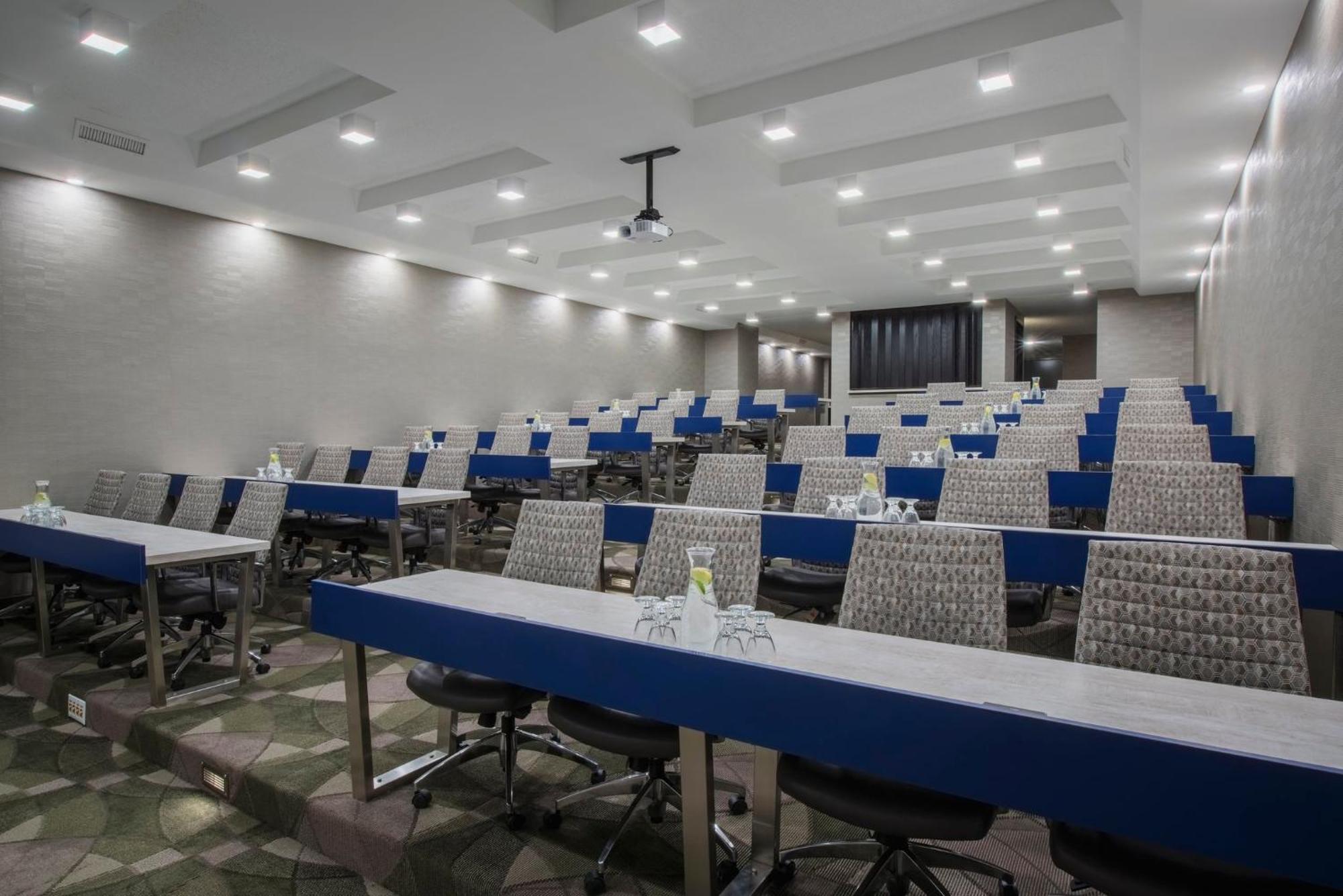 Holiday Inn Winnipeg-South By Ihg Exterior photo