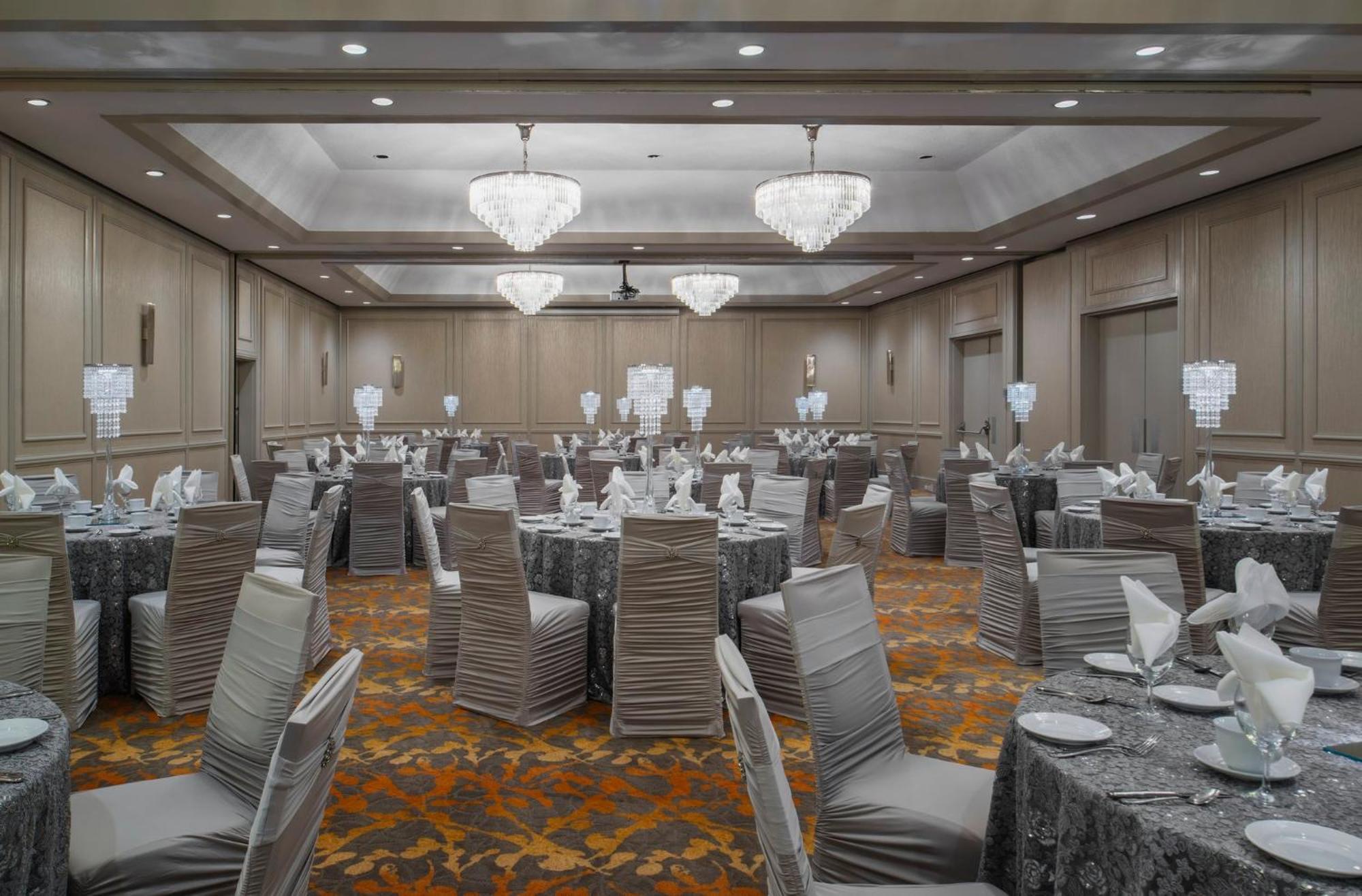 Holiday Inn Winnipeg-South By Ihg Exterior photo
